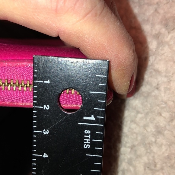 Marc Jacobs hot pink metallic zip wallet fits most iPhones - Picture 11 of 16